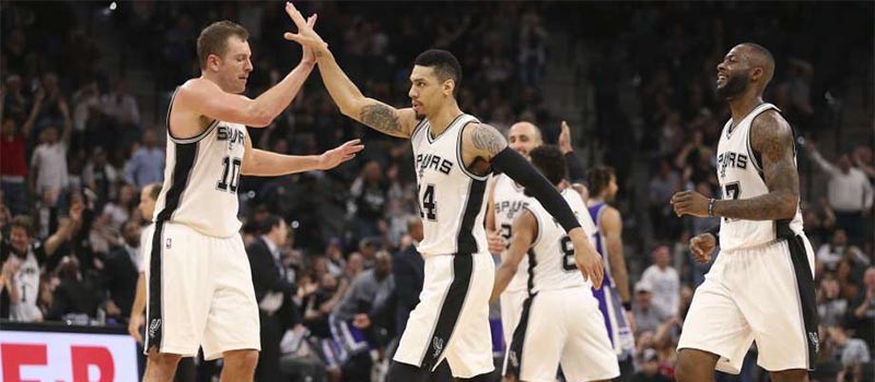San Antonio Spurs có cuộc lội ngược dòng ấn tượng nhất mùa giải