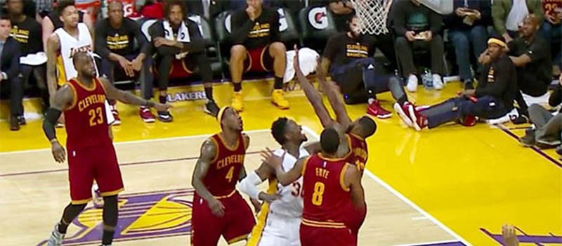 “Người sắt” của Cavaliers không giận dù bị đánh... sưng mồm