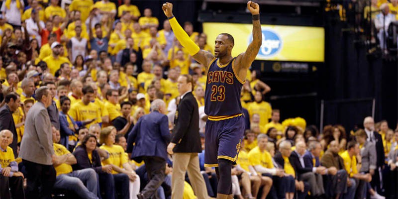 NBA Play-off ngày 21/04: LeBron James vẫn là vị vua của miền Đông