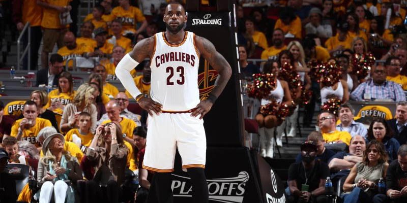 NBA Play-off ngày 04-05: LeBron James đưa Cavaliers vượt lên 2-0