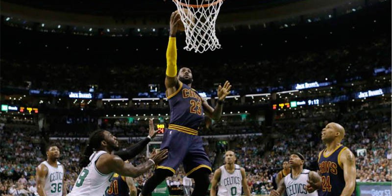 Cavaliers đánh bại Celtics trong trận thắng có cách biệt lịch sử