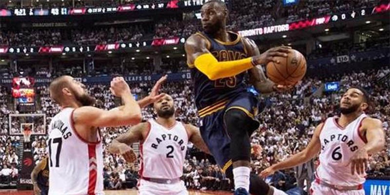 NBA Play-off ngày 06/05: Spurs quật khởi, Cavaliers toàn thắng