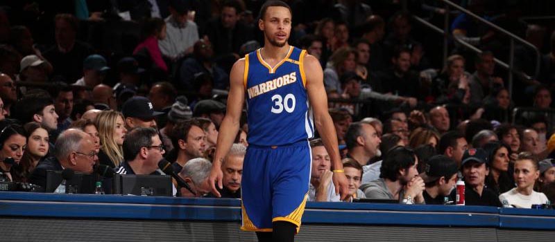 Steph Curry vào Top 10 cầu thủ ném 3 điểm thành công nhất NBA