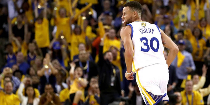 Kevin Durant và Steph Curry tiếp tục hủy diệt Cleveland Cavaliers