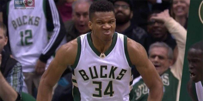 NBA Play-off ngày 23/04: 3 tuyệt tác của Giannis Antetokounmpo