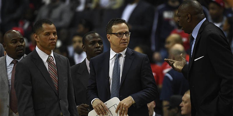 HLV Scott Brooks xứng với 35 triệu đô của Washington Wizards