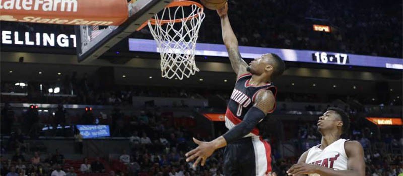Damian Lillard ném thành công quả 3 điểm thứ 1000 trong sự nghiệp