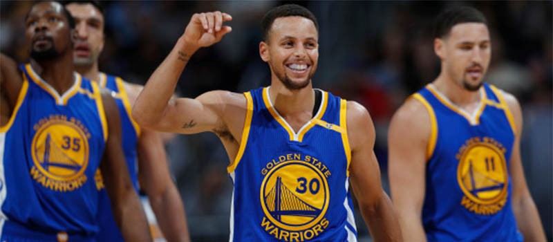 NBA ngày 28/02: Steph Curry lập kỷ lục buồn ở chiến thắng 76ers