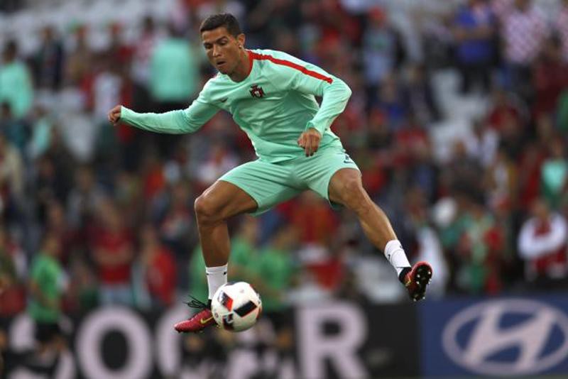 Tạp ch&iacute; Men's Health (Mỹ) cho biết Ronaldo c&oacute; thể bật cao 1m.