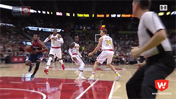 NBA Play-off ngày 23/04: Cú dunk ấn tượng nhất?