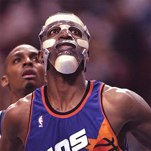 A. C. Green không còn là chính mình sau khi gãy răng A. C. Green không còn là chính mình sau khi gãy răng