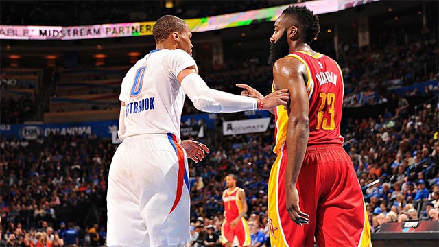 Thật khó xác định người thắng giữa Westbrook với Harden trong cuộc chiến giành MVP Thật khó xác định người thắng giữa Westbrook với Harden trong cuộc chiến giành MVP