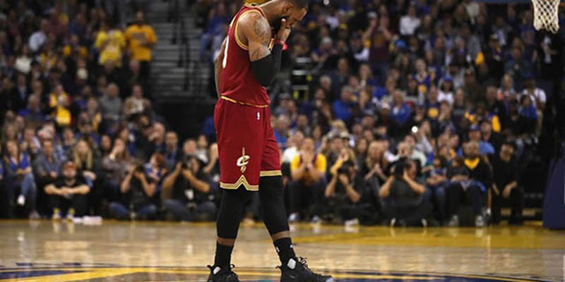 Lebron có thể càn quét tất cả, nhưng không phải Warriors năm nay