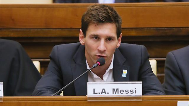 Lionel Messi nhận án 21 tháng tù treo