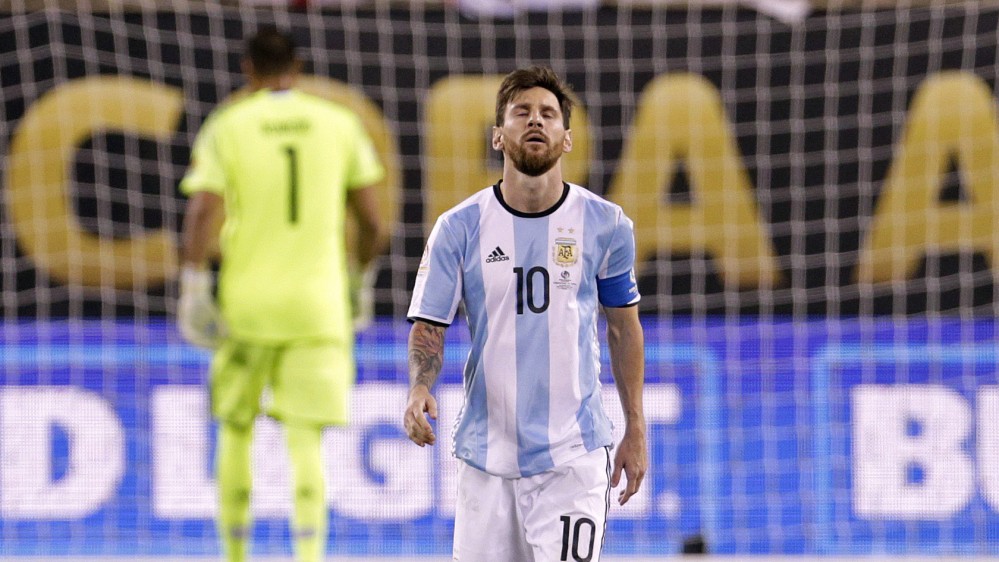  Lionel Messi cho rằng anh phải chịu tr&aacute;ch nhiệm trong thất bại kỳ n&agrave;y