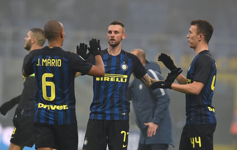 Video: Brozovic lập cú đúp, Inter thắng Genoa trên sân nhà