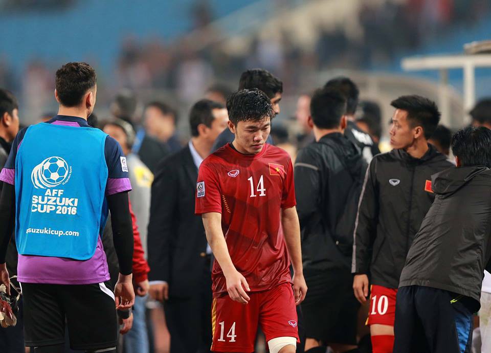 Video: Xuân Trường chém tiếng Anh, ĐT Việt Nam thoát penalty