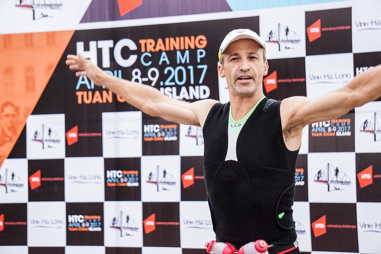 3 động tác khởi động "nóng máy" cùng HLV Ironman Todd Gilmore