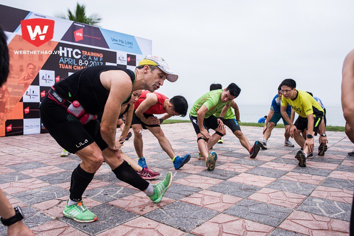 6 động tác giãn cơ sau khi tập cùng HLV Ironman Todd Gilmore