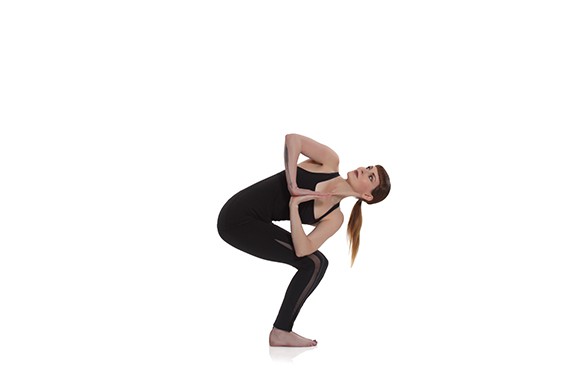 6 tư thế Yoga làm nóng cơ thể xua tan cái lạnh như băng giá Sa Pa
