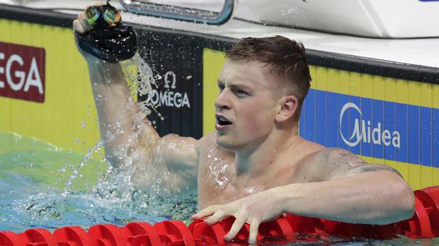 Adam Peaty liên tiếp phá 2 KLTG 50m ếch chỉ trong 1 ngày