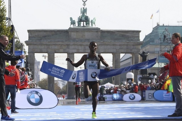 Nhà vô địch Berlin Marathon 2016 chạy nhanh thứ 2 trong lịch sử