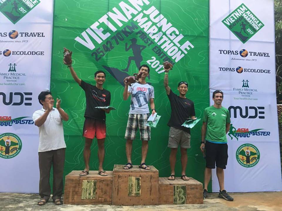 Cao Ngọc Hà thắng sát sao Trần Duy Quang tại giải VJM 70km