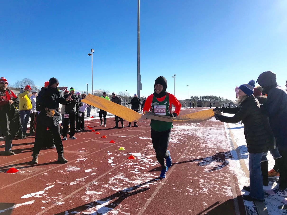 Chàng công chức Nhật lập KLTG chạy marathon trong trời lạnh siêu khắc nghiệt