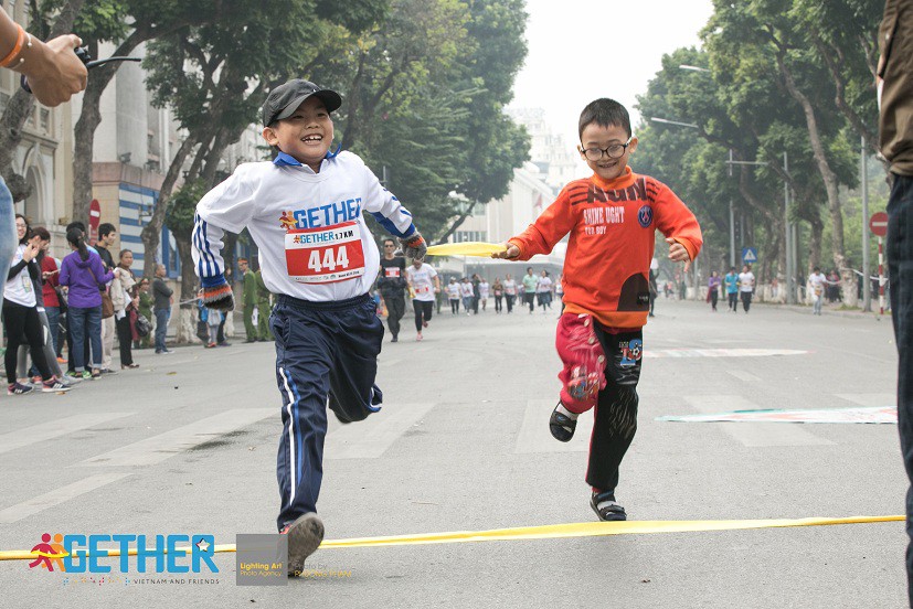 Chạy với tôi - 2gether: Đường chạy "ánh sáng" gắn kết cộng đồng