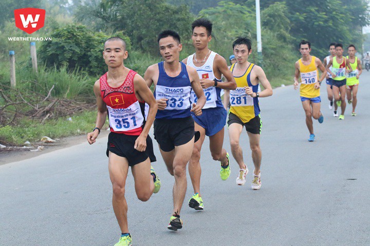 Chùm ảnh: Đường chạy đẹp nhưng khắc nghiệt của các VĐV marathon