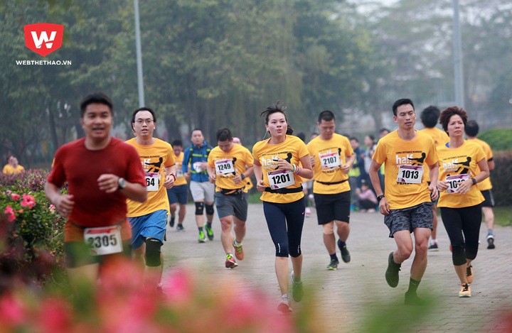 Chùm ảnh: Hơn 1000 người khuấy động đường chạy Yên Sở