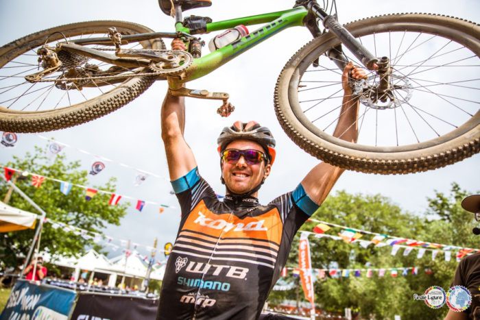 Cory Wallace vô địch thế giới đạp xe MTB 24 giờ liên tục