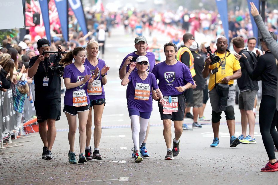 Cụ bà 94 tuổi lập kỷ lục chạy half marathon ở Rock 'n' Roll