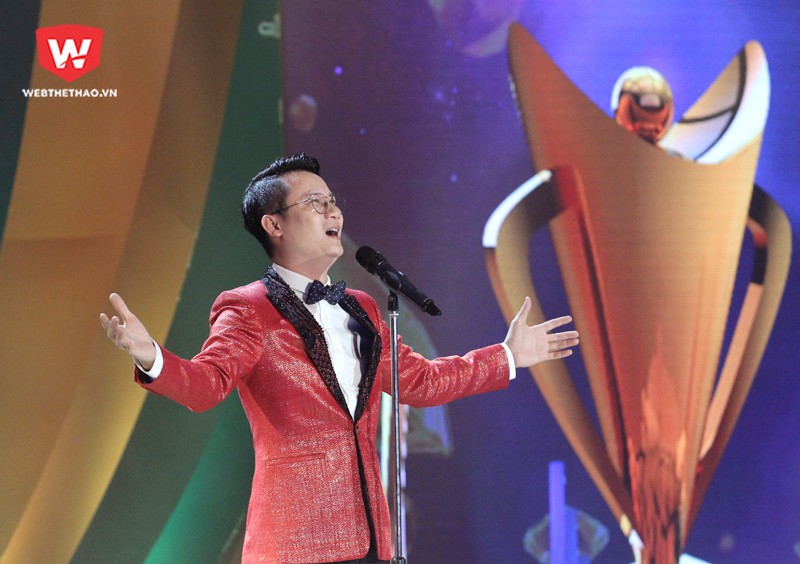 Hoàng Bách thổi tình yêu thể thao vào đêm trình diễn Gala Cúp Chiến thắng 2017. Ảnh: Lương Hiếu Hoàng Bách thổi tình yêu thể thao vào đêm trình diễn Gala Cúp Chiến thắng 2017. Ảnh: Lương Hiếu