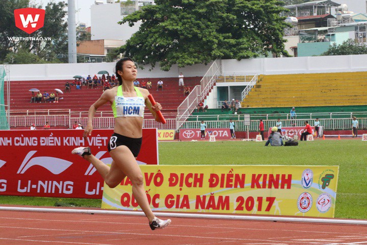 L&ecirc; T&uacute; Chinh dễ d&agrave;ng đ&aacute;nh bại 2 đ&agrave;n chị Nguyễn Thị Huyền, B&ugrave;i Thị Thu Thảo khi đua 100m. Đ&acirc;y l&agrave; HCV thứ 3 của T&uacute; Chinh tại giải VĐQG 2017