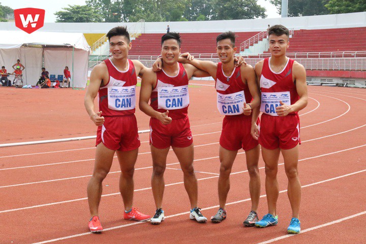 Đội h&igrave;nh CAND 4x100m nam gi&agrave;nh HCV