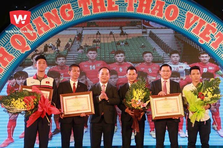 ĐT U19 Việt Nam, Futsal Việt Nam nhận bằng khen của Thủ tướng