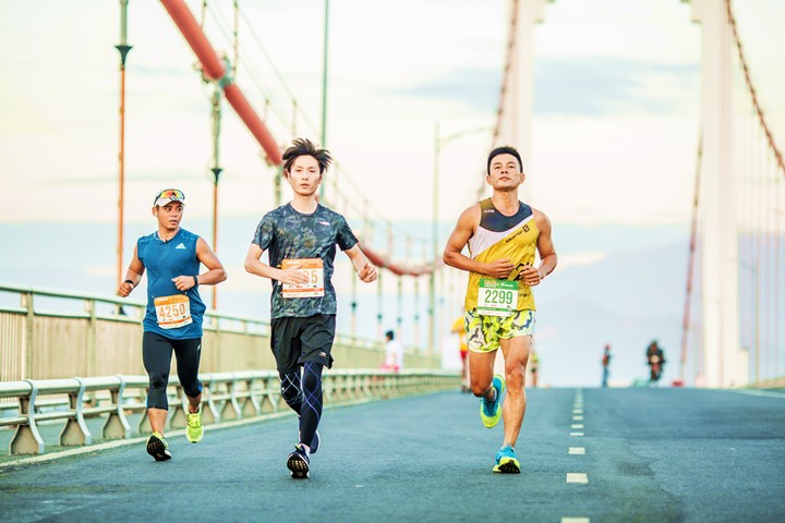 Giải thưởng "khủng" cho nhà vô địch Manulife Danang International Marathon 2017