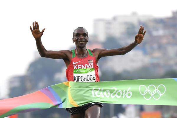 Marathon Olympic 2016: Kipchoge mơ KLTG và thông điệp của Lilesa