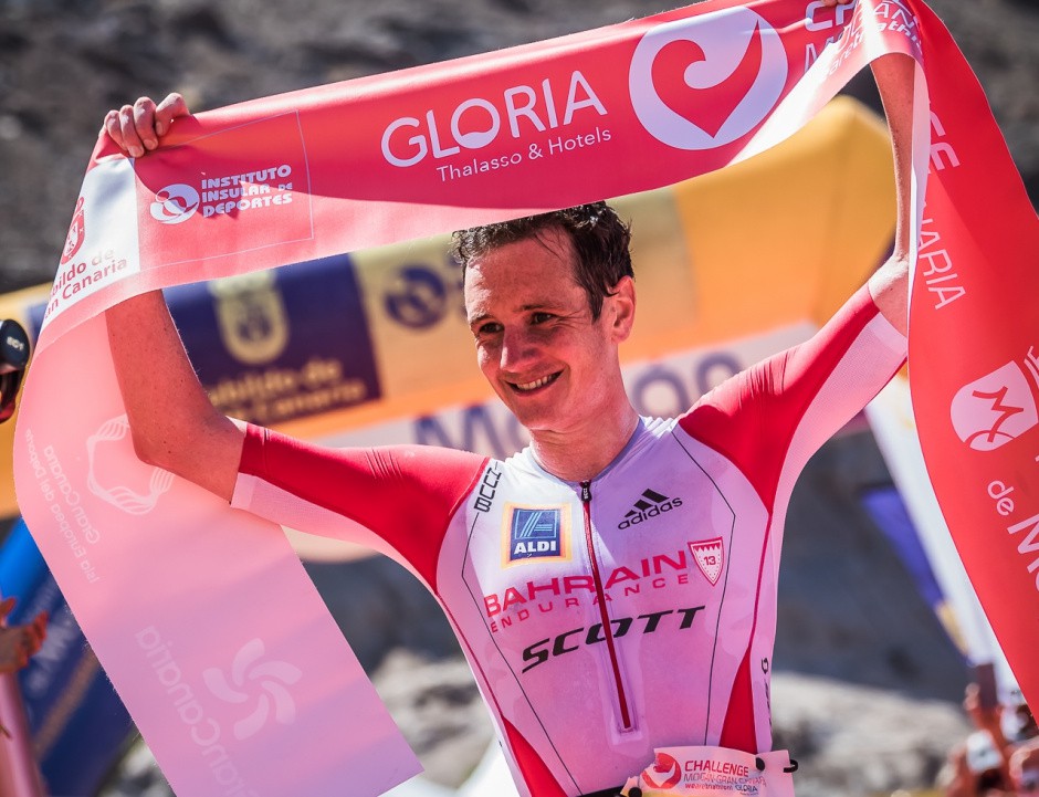 HCV Olympic Alistair Brownlee VĐ Challenge trong lần đầu thi cự ly 70.3