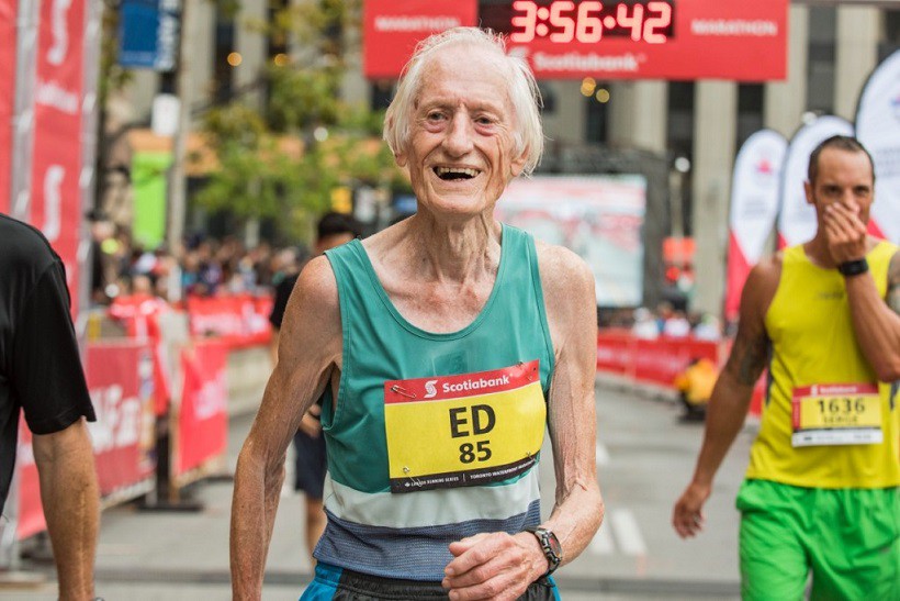 Huyền thoại marathon Ed Whitlock qua đời ở tuổi 86