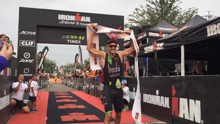 Lionel Sanders lập KLTG mới ba môn phối hợp ở IRONMAN Arizona
