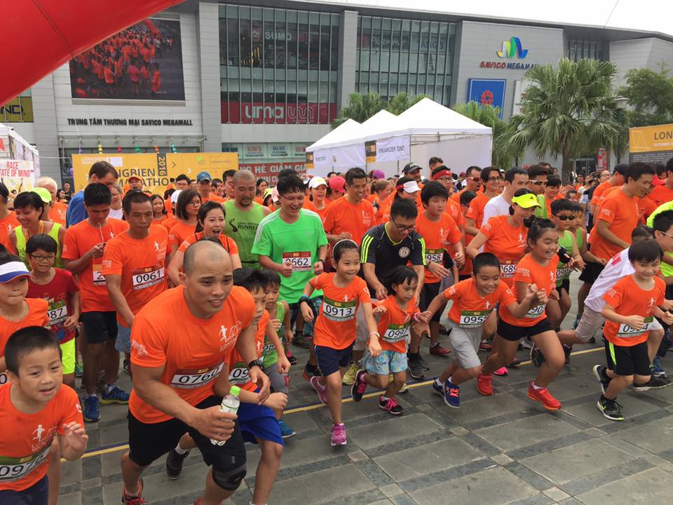 Longbien Marathon: Làn sóng mới "gia đình thể thao"