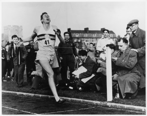 Người chinh phục các giới hạn Roger Bannister qua đời ở tuổi 88