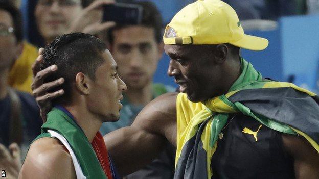 Olympic 2016: VĐV 9X Nam Phi phá KLTG chạy 400m đứng vững 17 năm