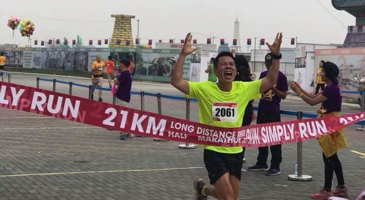 Runner chạy marathon trong đêm cổ vũ U23 Việt Nam chiến thắng