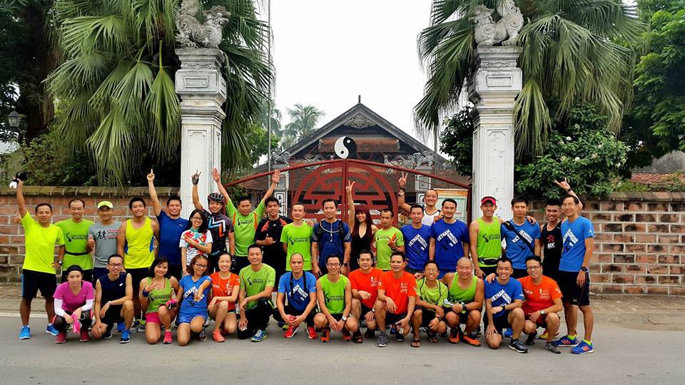 Ca sĩ Ngọc Anh chụp ảnh kỷ niệm cùng các thành viên Hội những người thích chạy đường dài LDR. Sáng mai Ngọc Anh sẽ bay trở lại Mỹ Ca sĩ Ngọc Anh chụp ảnh kỷ niệm cùng các thành viên Hội những người thích chạy đường dài LDR. Sáng mai Ngọc Anh sẽ bay trở lại Mỹ