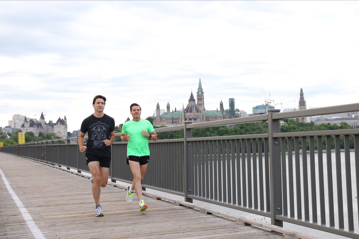 Thủ tướng Canada Justin Trudeau chạy bộ cùng Tổng thống Mexico Enrique Pena Nieto Thủ tướng Canada Justin Trudeau chạy bộ cùng Tổng thống Mexico Enrique Pena Nieto