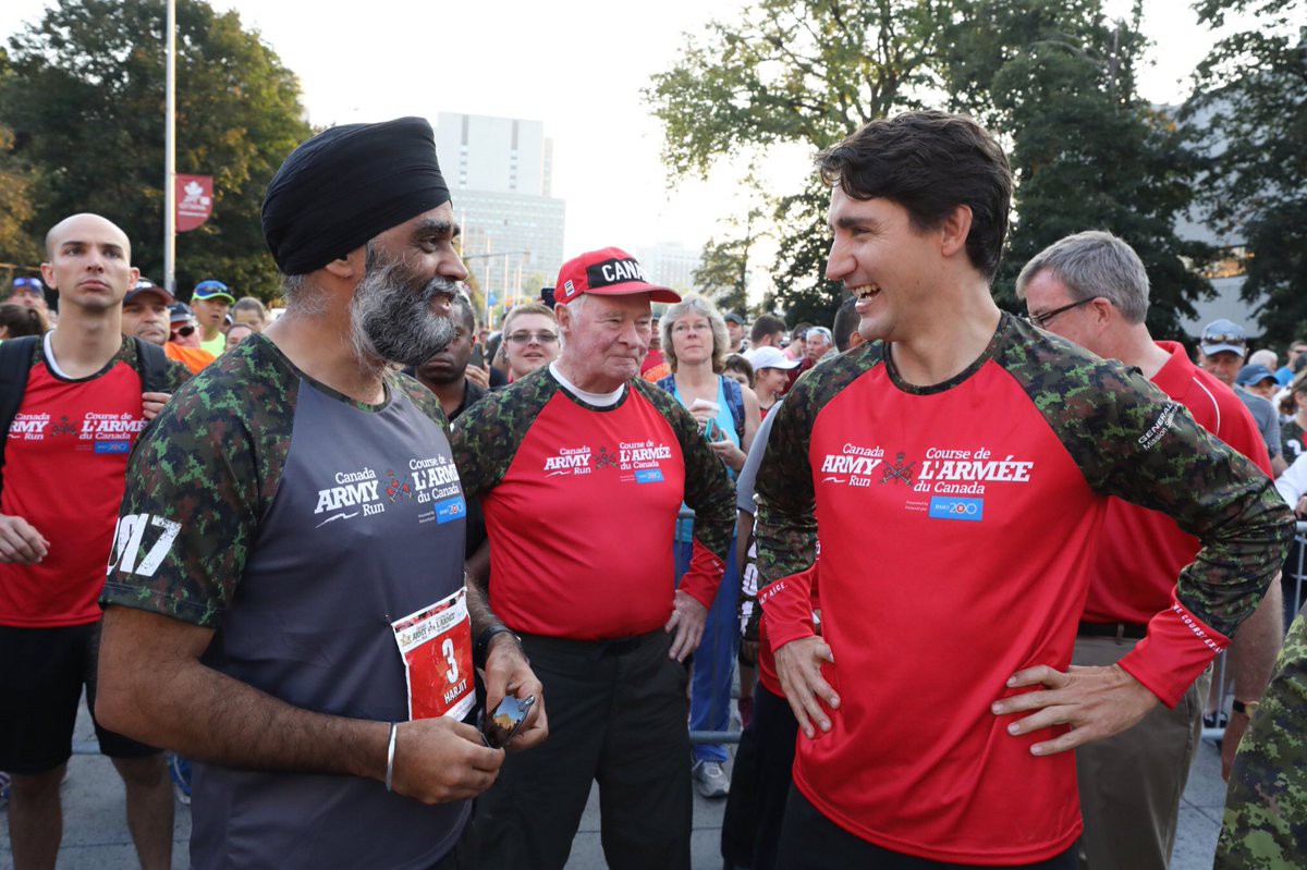 Justin Trudeau chạy bộ cùng Bộ trưởng Quốc phòng Harjit Sajjan Justin Trudeau chạy bộ cùng Bộ trưởng Quốc phòng Harjit Sajjan