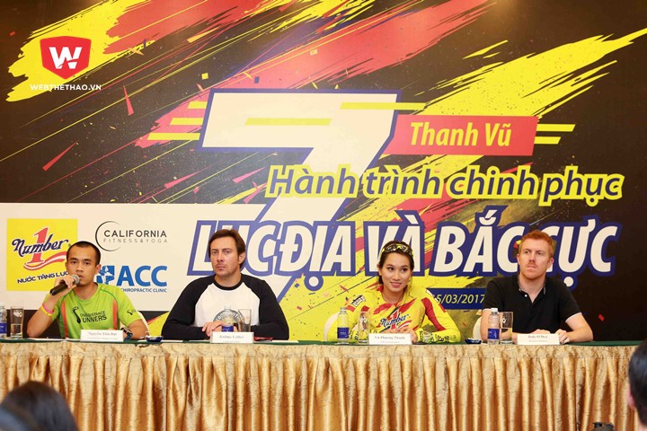 Thanh Vũ (thứ 2 từ phải sang) Thanh Vũ (thứ 2 từ phải sang)